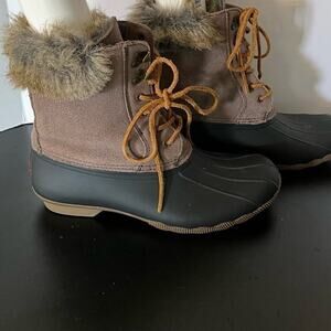 SPERRY WOMENS “MUCK” BOOT WITH FUR SIZE 11 WORN ONCE!
